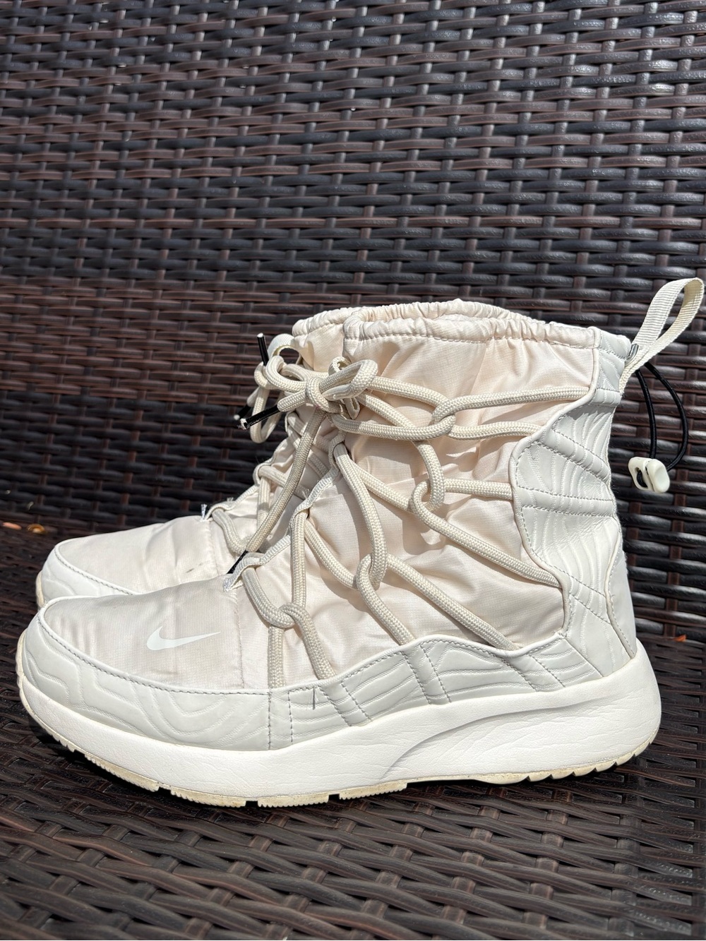 Nike Women's Size 9 Tanjun High Rise Sneaker Boot Cream White AO0355-005